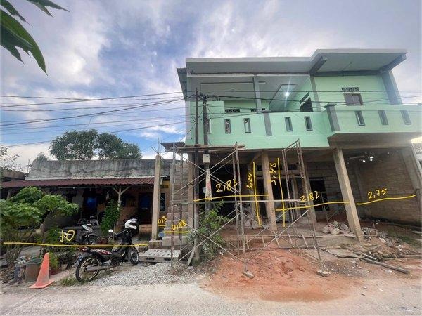 Proses konstruksi bangunan baru renovasi rumah kontrakan kosan Bengkong Batam